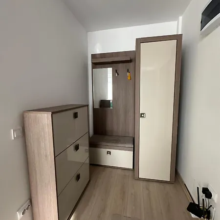 - Sunny Oasis Apartment *