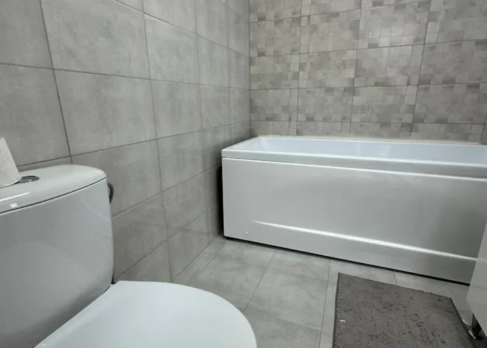 - Sunny Oasis アパート