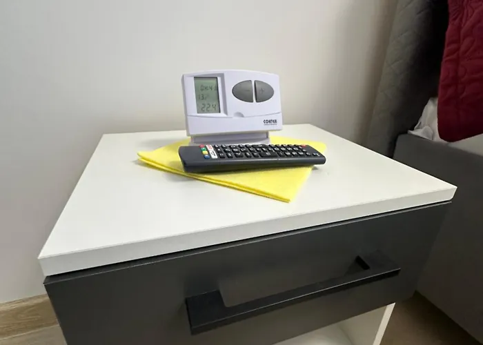 - Sunny Oasis アパート